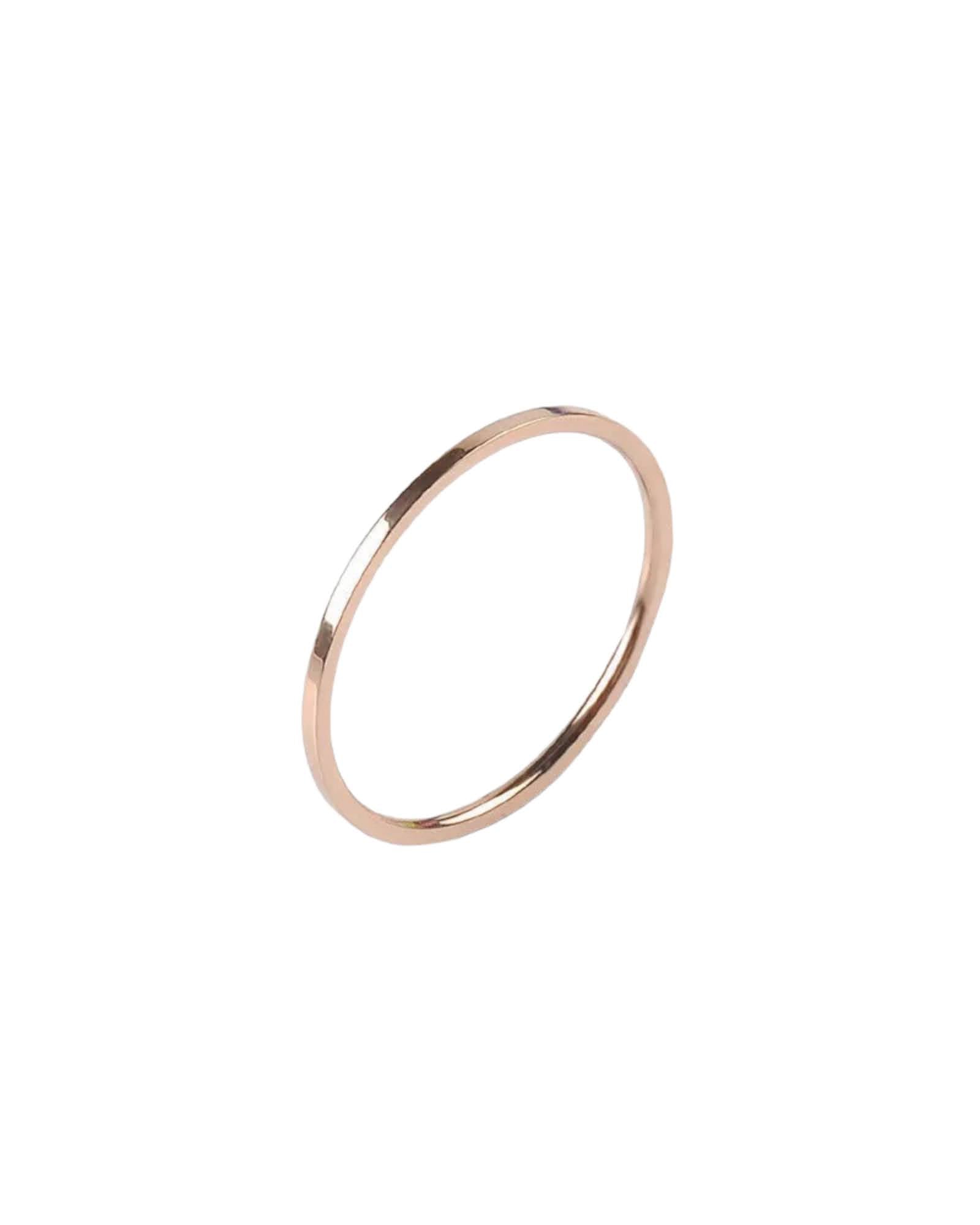 Lia Classic Wedding Band