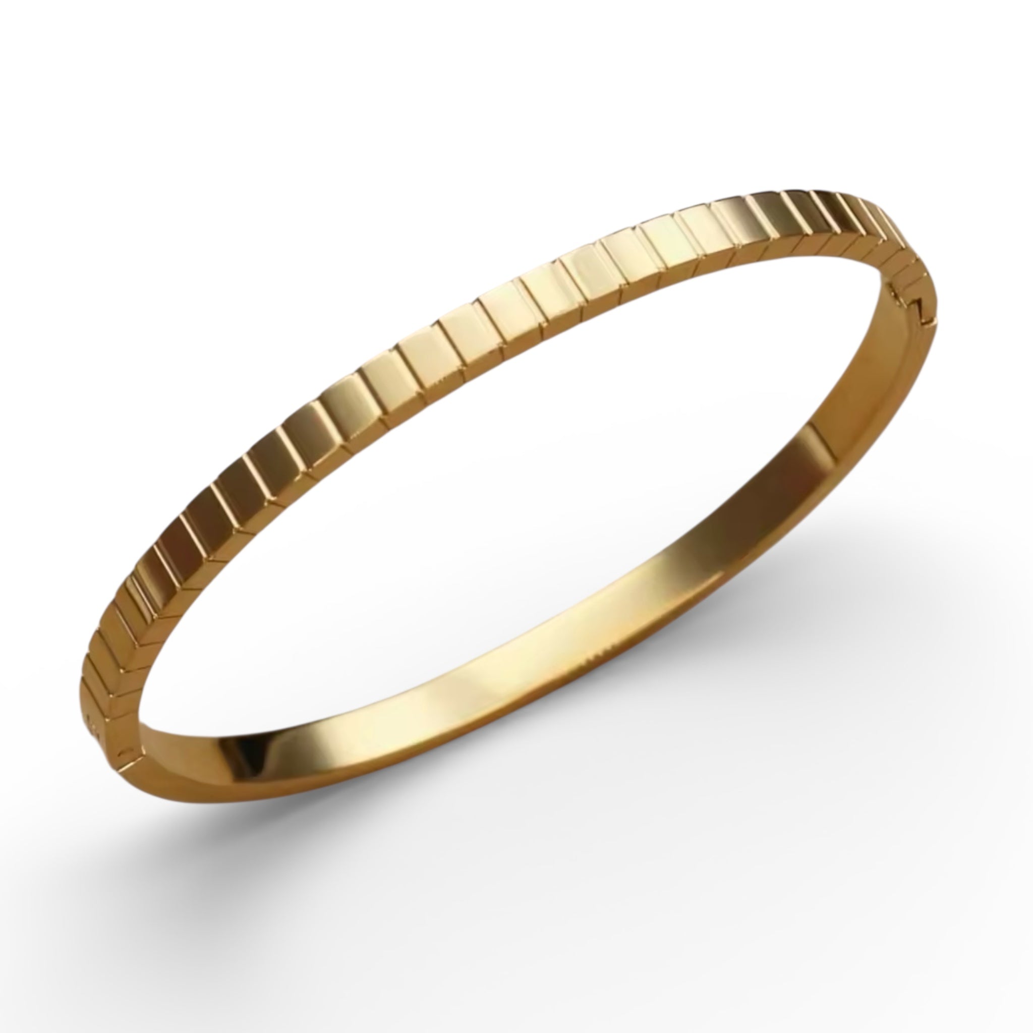 Minimalist gold ridged bangle bracelet in 18K gold plated stainless steel