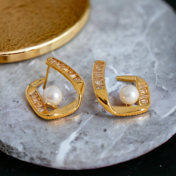 Gold crescent earrings with pearls and cubic zirconia, stainless steel, 18K gold plated, tarnish-resistant, hypoallergenic.