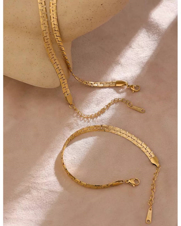 Lia Haddi Chain Bracelet - Stainless Steel, 18K Yellow Gold Plated, 17cm + 5cm, Tarnish Resistant, Water-Resistant, Hypoallergenic, Recycled materials, Trendy and fashionable design from Lia Haddi's collection.